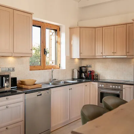 Mimosa Villa Finikounta