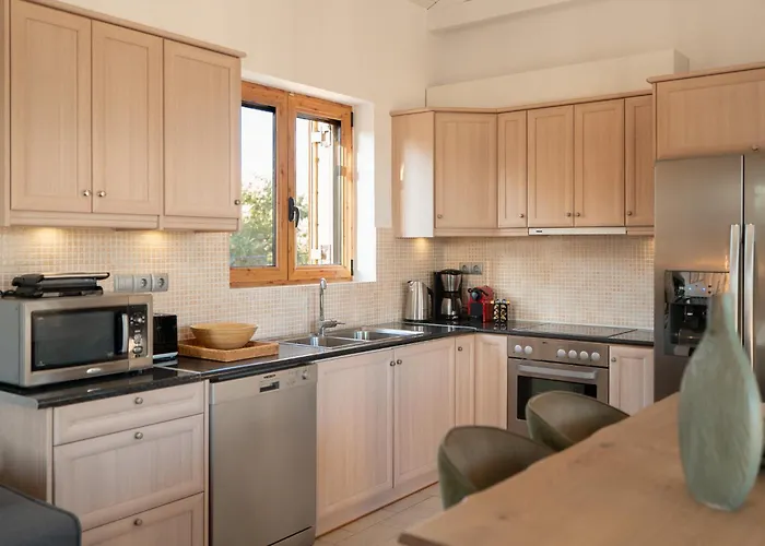 Mimosa Villa Finikounta